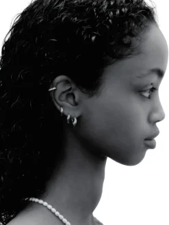 Maria Black Anil 10 Huggie Øredobber Sølv